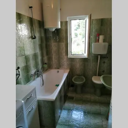 Spacious 2-room With Beautiful Sea View *