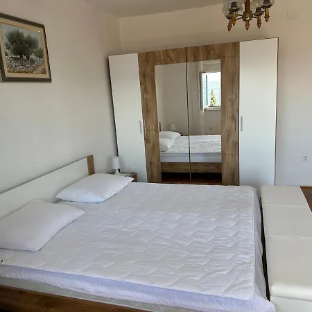 Spacious 2-room With Beautiful Sea View Цриквеница